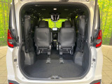 後席を格納すると、これだけの広さが!シーンに合わせたシートアレンジで、大きな荷物も積むことが出来ます♪