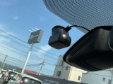 ドライブレコーダーでもしもの瞬間をしっかり記憶します。何が起こるかわからない現代社会ぜひつけておきたい装備です。