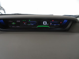 メーターはインテリアの上部にあり運転中でも視線移動が少なく安全です☆☆☆