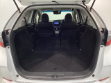 リア席を倒せば広々とした空間の出来上がり!床が低くフラットになり、天井までの高さがありますので積載が便利です。