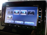 CD、DVD、Bluetooth、AM、FM、AUX、スマートフォン接続ができます。