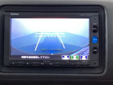 バックでの車庫入れも安心です! リアカメラが付いているバックモニター付のナビを装備しております。操作線もついており距離感も画面から確認できます。