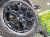 【グレード専用純正18インチアルミホイール】デザイン性の高い純正アルミホイールを装着しております。各種社外アルミホイールや、スタッドレスタイヤも取扱いしております。是非ご相談ください♪