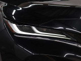 「アダプティブハイビームシステム(AHS)」が装備。LEDの配光範囲を細やかに制御し、先行車や対向車に光が当たる部分だけを自動的に遮光するので、ハイビームでの走行頻度がより向上します。