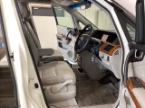 すわり心地の良い運転席・助手席です。長時間のドライブの疲れ軽減に貢献します。どうぞ快適なドライブを♪