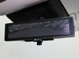 車両後方を映し出します・スマートルームミラー装備です。