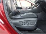 パワーシート搭載。微妙な調整が手軽にでき、ピッタリなポジションで運転することが可能です。