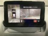 狭い場所での駐車やすれ違いなどでより的確な運転操作に役立つ360&deg;ビューモニターが装備されています。
