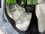後部座席も気になるようなキズ・汚れやへたり等、大きなダメージはなく、良好な状態です。