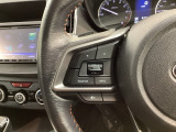 ステアリングにオーディオ操作スイッチが付いています。オーディオ画面に直接タッチしなくても操作が出来ますので、運転に集中できます。