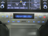 ☆左右独立温度コントロールオートエアコン☆運転席、助手席それぞれで好みの温度設定ができるので、ドライバーも、同乗者も、快適な温度で過ごせます♪