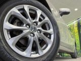 【純正15インチアルミホイール】外観にマッチした純正アルミホイールを装着しております。各種社外アルミホイールや、スタッドレスタイヤも取扱いしております。是非ご相談ください♪