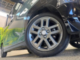 【純正○○インチアルミホイール】外観にマッチした純正アルミホイールを装着しております。各種社外アルミホイールや、スタッドレスタイヤも取扱いしております。是非ご相談ください♪