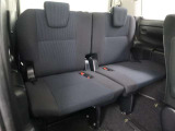 『3列目シート』写真です!ミニバンは天井が高めなので大人の方でも座っていただけそうですね!ご来店の際はご家族でお越しください♪