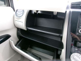 収納もバッチリ!小物が散乱しがちな車内もスッキリさせる事ができますね♪