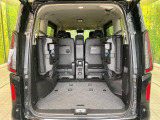 後席を格納すると、これだけの広さが!シーンに合わせたシートアレンジで、大きな荷物も積むことが出来ます♪