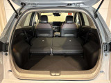 後席を折りたたむととても広い荷室になります。荷物もしっかり積み込めます!