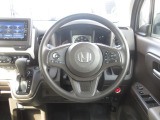 チルトステアリング装備でドライバーの体格に合わせ、ステアリングも運転しやすい位置に調整♪
