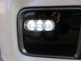 フォグライトが装備されてます。足元をしっかり照らしますので、暗い山道の走行などに役立ちますよ。