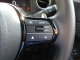 ハンドル右側にはクルーズコントロールのスイッチが装備され運転中の操作も安心して行えます!