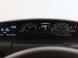 とっても見やすいメーターです。夜間時はラグジュアリーな気分にさせてくれる照明が魅力ですので、夜のドライブも楽しみになりますよ♪