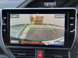 【バックモニター】バックカメラが装着されています。車庫入れが苦手な方もこれがあれば安心ですね