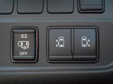 両側電動スライドドアです。左右どちらからでも乗り降りOK!更に車内からは運転席の開閉スイッチで車外からはドアハンドル操作やインテリキーについている開閉ボタンでも開閉◎挟み込み防止機能で更に安心です!