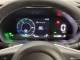 見やすい液晶ディスプレイです。速度メーターもデジタル表記で大きく情報が見やすいレイアウトになっています。