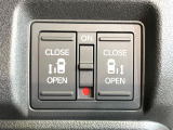 【両側パワースライドドア】スマートキーや運転席のスイッチで後席両側スライドドアの開閉が可能♪電動だから力を入れてドアを開ける必要が無く、小さなお子様でも簡単に開け閉めでき快適です♪