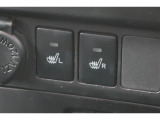 運転席と助手席にシートヒーターが付いています。