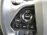 【ステアリングスイッチ】ステアリングから手を伸ばさなくても簡単にオーディオコントロールできますので、安全ですね。