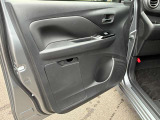 乗り降りで多く使用する助手席ドアですが、目立った傷や汚れもなく綺麗です!