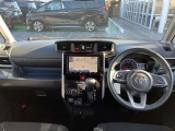 【運転席・インパネまわり】ハンドル・シート・フロアーなど隅々までプロによるクリーニング済み☆彡キレイな車内でドライブが一層快適にお楽しみいただけます!!