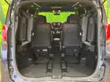 後席を格納すると、これだけの広さが!シーンに合わせたシートアレンジで、大きな荷物も積むことが出来ます♪