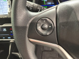 ステアリングにオーディオ操作スイッチが付いています。オーディオ画面に直接タッチしなくても操作が出来ますので、運転に集中できます。