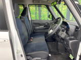 運転席まわりには十分なスペースがあり、大柄な方でもゆったり運転していただける環境です。