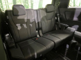 3列目シートはもちろん状態良好☆大人でもゆったりと座って頂けますので、大人数でのお出かけもラクラクです♪ご家族で、気の知れた仲間で、ドライブに行くのが楽しみですね♪