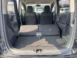 【シートアレンジ】多彩なシートアレンジが可能で、乗車人数や荷物の量に応じて自在にレイアウト変更ができます。日常使いからレジャーまで幅広いシーンに対応します。
