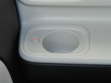 ホッとカップホルダーが運転席・助手席にあります。ホットドリンクをちょうど良い温度でキープしてくれる保温機能付で嬉しいです。