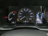 とっても見やすいメーターです。夜間時はラグジュアリーな気分にさせてくれる照明が魅力ですので、夜のドライブも楽しみになりますよ♪
