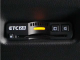 ◆ETC2.0装着◆進化したドライブ体験。料金収受システムだけだったETCが生まれ変わって、高速道路を賢く使うETC2.0に進化しました。多彩な情報サービスが便利で快適なドライブ体験を提供します。