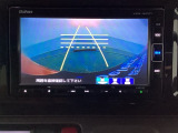 バックでの車庫入れも安心です! リアカメラが付いているバックモニター付のナビを装備しております。操作線もついており距離感も画面から確認できます。