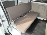 後部座席も気になるようなキズ・汚れやへたり等、大きなダメージはなく、良好な状態です。しっかりとクリーニング整備をしご納車いたします。