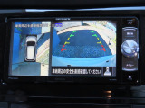 リアワイドカメラシステム!従来の視野に加えて、後方側方を約180&deg;まで見えるワイドビューと、後方を真上から見たような視野で駐車時などに便利なトップダウンビューの3つの視野があります!