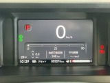 マルチインフォメーションディスプレイです。燃費や走行距離が分かり、半ドアなど車に異常がある際に警告してくれます。