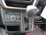 ■インパネ周り■すぐ手の届く場所にスイッチが配置されており、使い勝手が良いです!日々の運転も快適になりますね♪