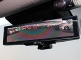 車両後方を映し出します・スマートルームミラー装備です。