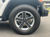純正18インチアルミホイールです。