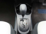 フロアシフトのCVTオートマチック車です。