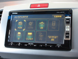 ナビゲーションはギャザズメモリーナビ(VXM-128VSX)を装着しております。AM、FM、CD、DVD再生、ワンセグTVがご使用いただけます。初めて訪れた場所でも安心ですね!